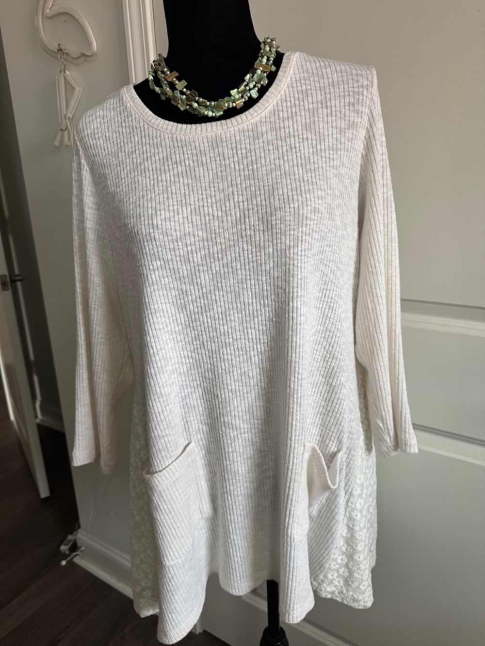 LOGO by Lori Goldstein. Vintage white 3/4 sleeve top. Daisy lace pattern. Pocket